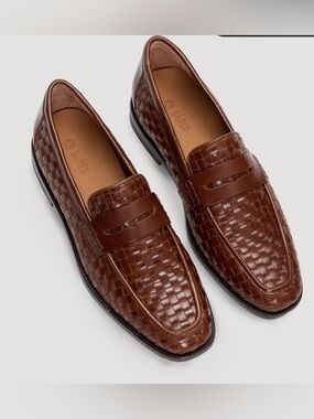 Maleo loafer
Colour: Golden Tan Woven Leather size 39 eu